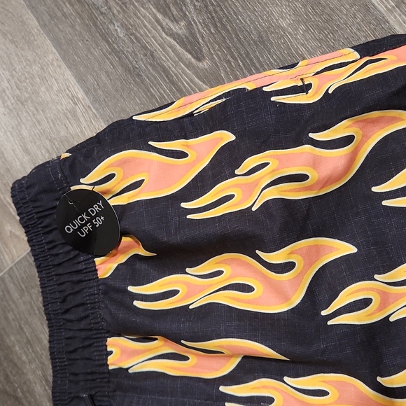 NEW MEDIUM NOBO SWIM TRUNKS - Picture 2 of 5